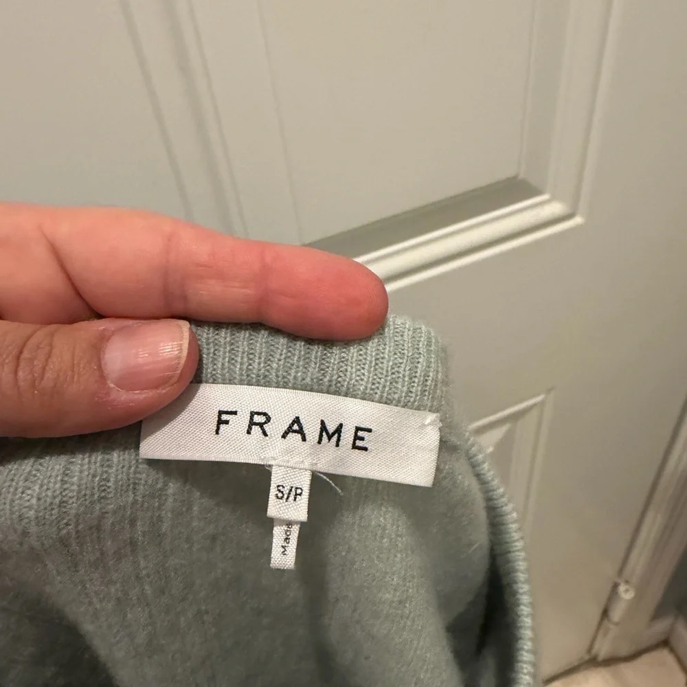 FRAME Light Green Ribbed Cashmere sweater